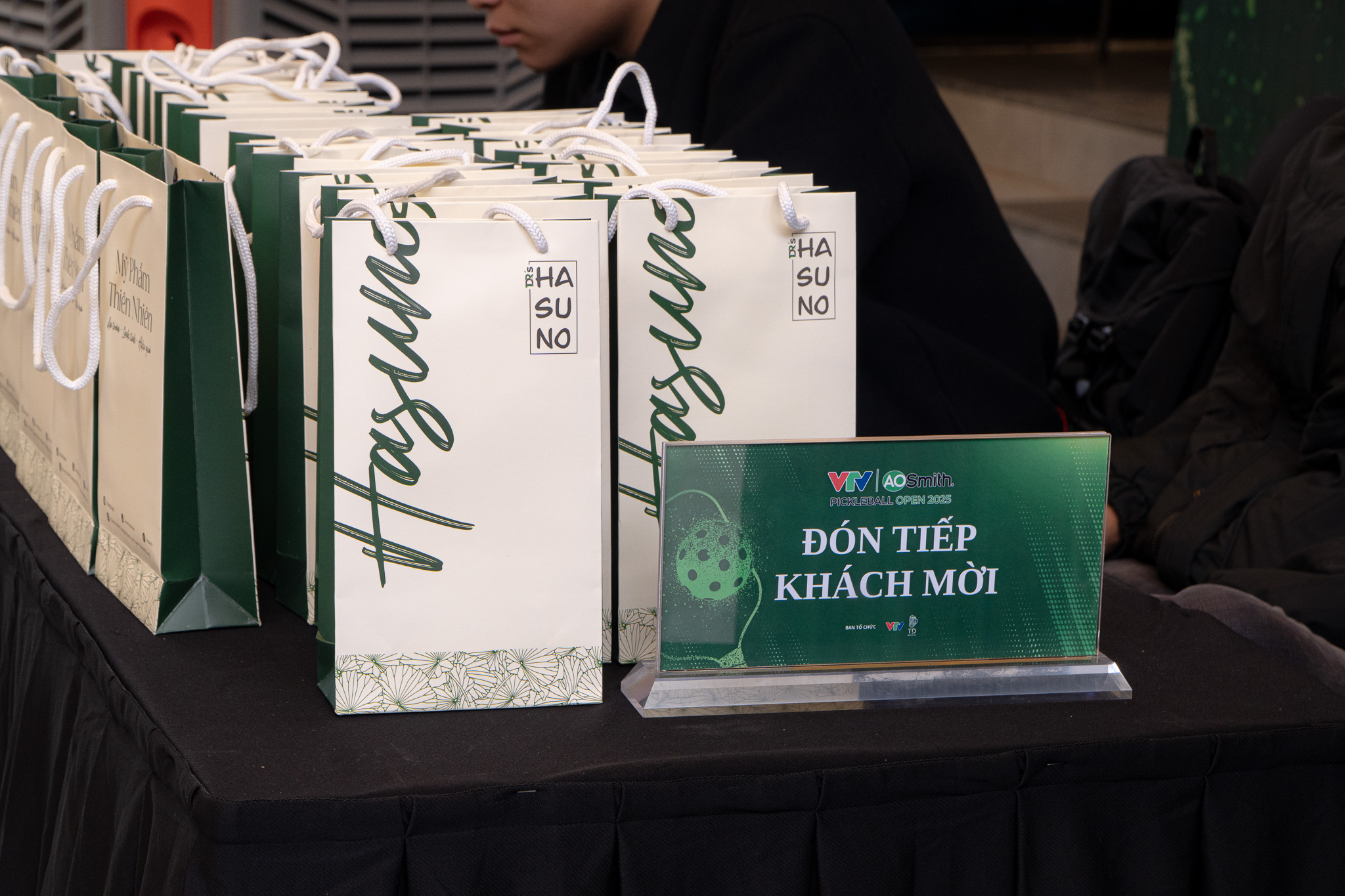 Những phần quà hấp dẫn dành tặng cho các VĐV, các CĐV và những người tham gia khi check-in tại gian hàng